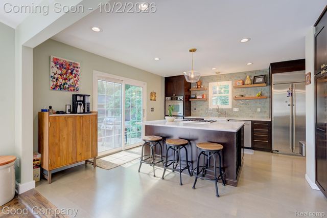 25844 Salem Road, Huntington Woods, MI 48070