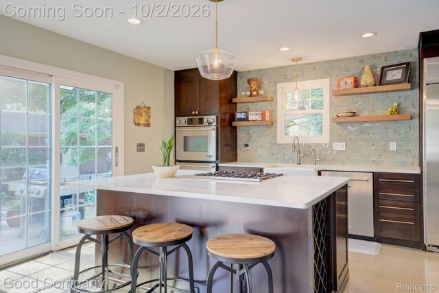 25844 Salem Road, Huntington Woods, MI 48070