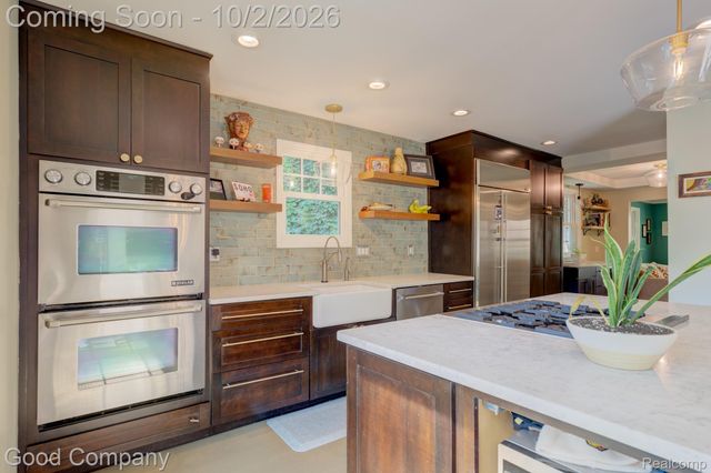 25844 Salem Road, Huntington Woods, MI 48070