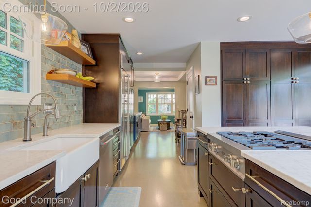 25844 Salem Road, Huntington Woods, MI 48070