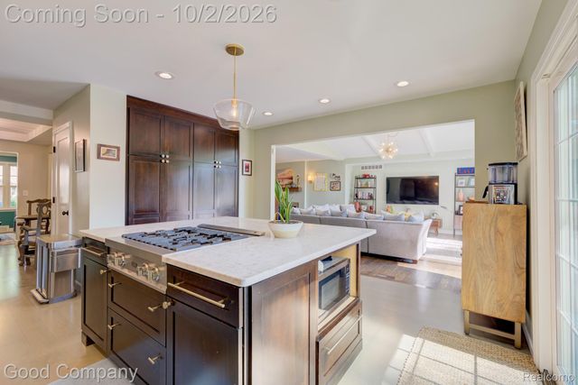 25844 Salem Road, Huntington Woods, MI 48070