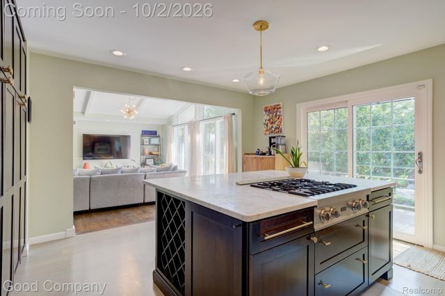 25844 Salem Road, Huntington Woods, MI 48070