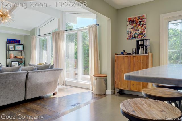 25844 Salem Road, Huntington Woods, MI 48070