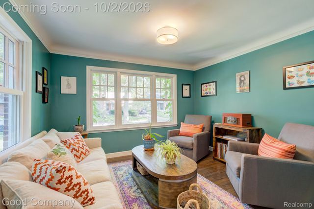 25844 Salem Road, Huntington Woods, MI 48070