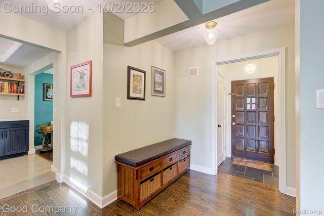 25844 Salem Road, Huntington Woods, MI 48070