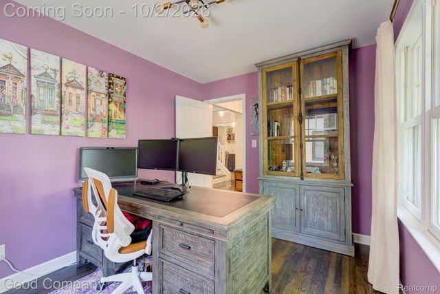 25844 Salem Road, Huntington Woods, MI 48070