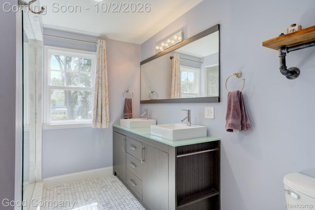 25844 Salem Road, Huntington Woods, MI 48070