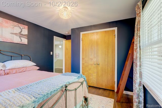 25844 Salem Road, Huntington Woods, MI 48070