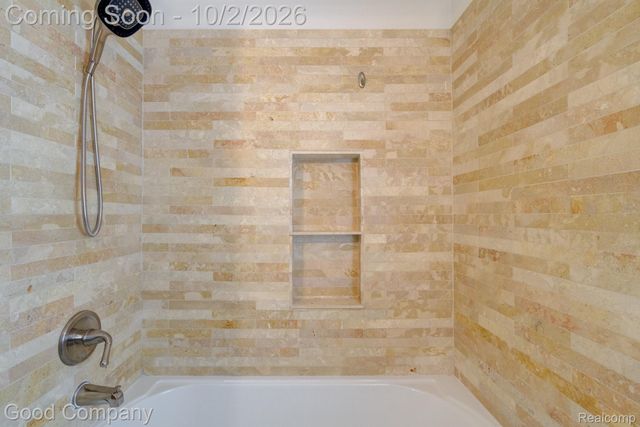25844 Salem Road, Huntington Woods, MI 48070
