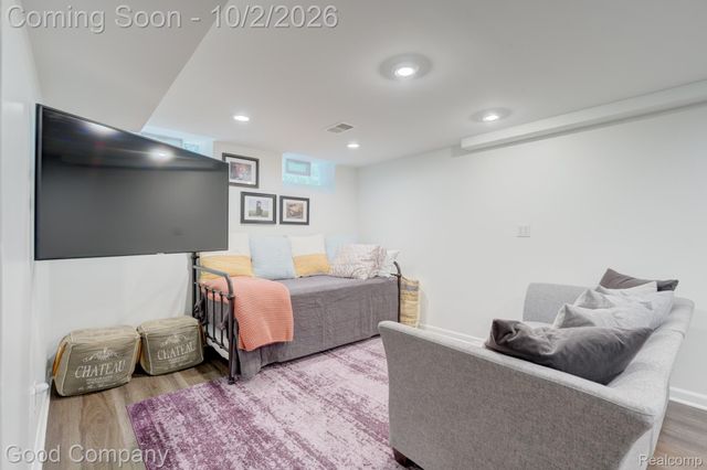 25844 Salem Road, Huntington Woods, MI 48070