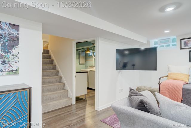 25844 Salem Road, Huntington Woods, MI 48070