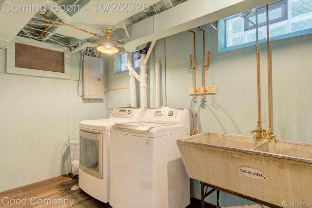 25844 Salem Road, Huntington Woods, MI 48070