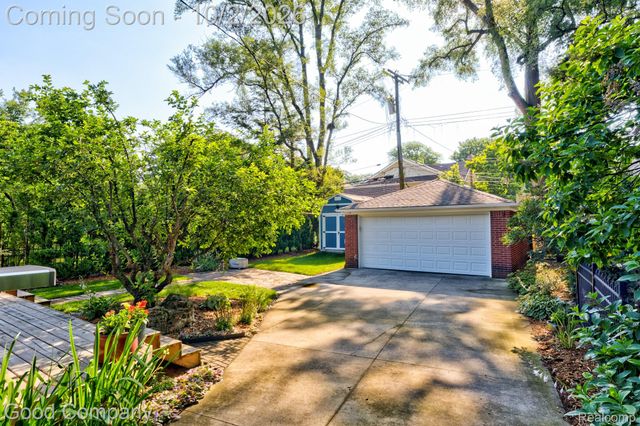 25844 Salem Road, Huntington Woods, MI 48070