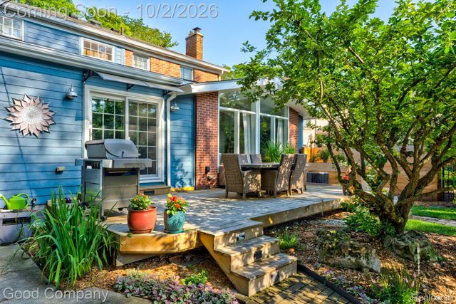 25844 Salem Road, Huntington Woods, MI 48070