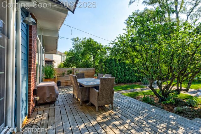 25844 Salem Road, Huntington Woods, MI 48070