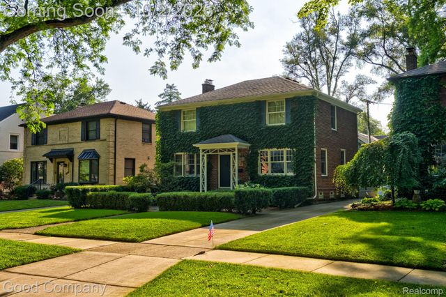 25844 Salem Road, Huntington Woods, MI 48070