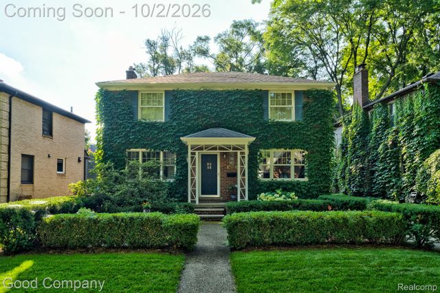 25844 Salem Road, Huntington Woods, MI 48070