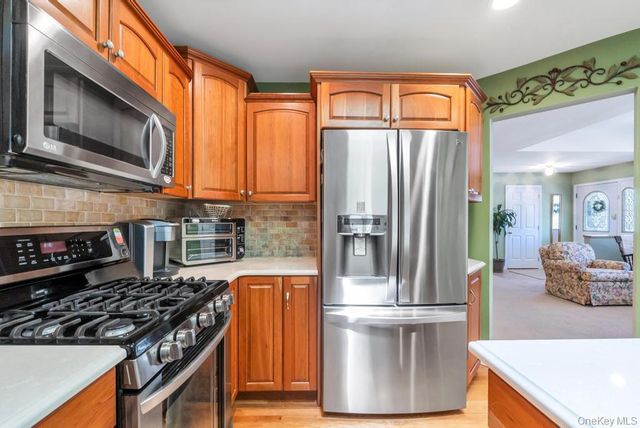 38 James Hawkins Road, Moriches, NY 11955