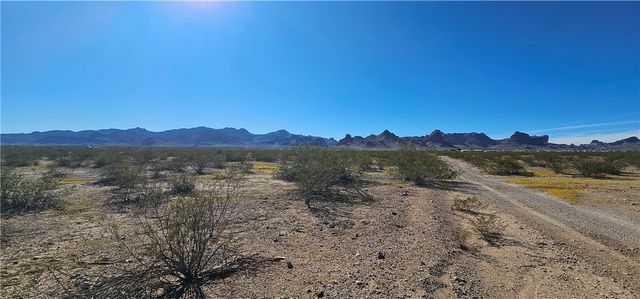 7026 W Moenkopi Drive, Golden Valley, AZ 86413