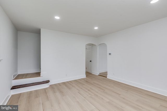 231 CRAWFORD AVE, Maple Shade, NJ 08052