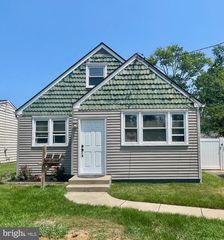 231 CRAWFORD AVE, Maple Shade, NJ 08052