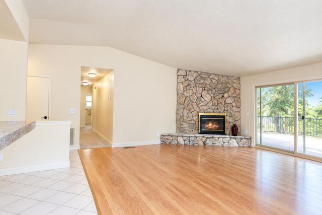12802 Torrey Pines Dr, Auburn, CA 95602