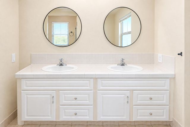 12802 Torrey Pines Dr, Auburn, CA 95602