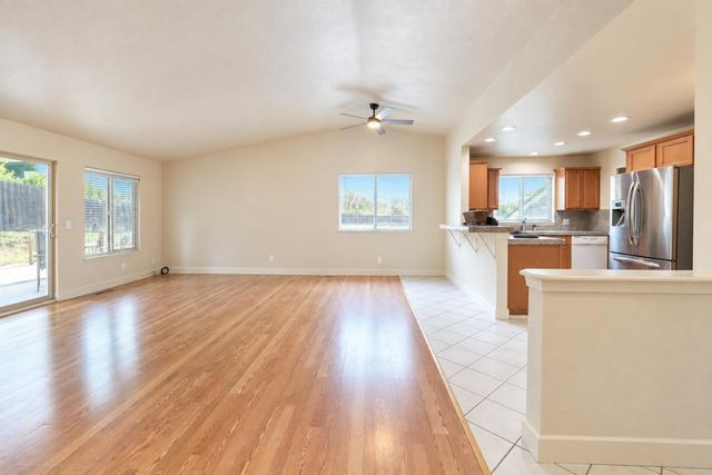 12802 Torrey Pines Dr, Auburn, CA 95602