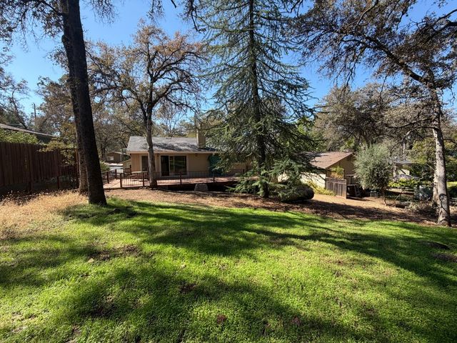 12802 Torrey Pines Dr, Auburn, CA 95602