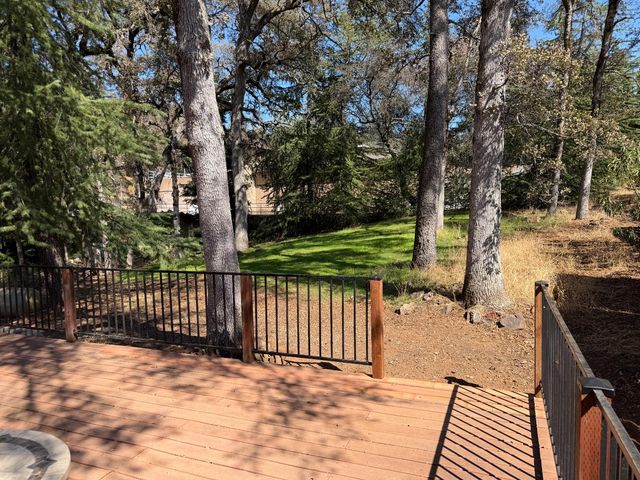 12802 Torrey Pines Dr, Auburn, CA 95602