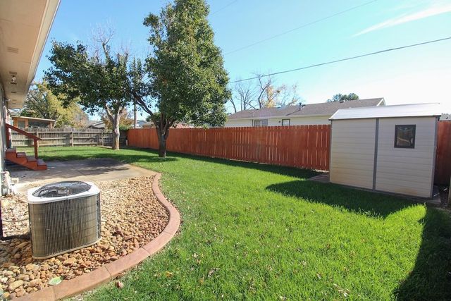 1428 Bradshaw Dr, Salina, KS 67401