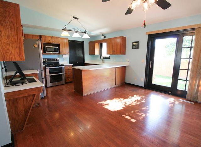 1428 Bradshaw Dr, Salina, KS 67401