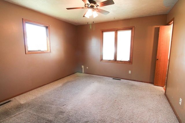 1428 Bradshaw Dr, Salina, KS 67401