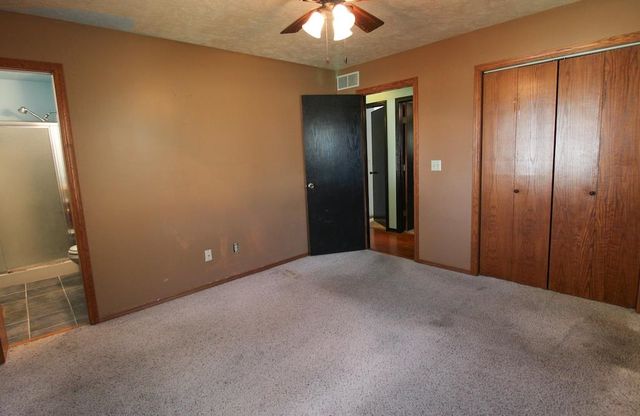 1428 Bradshaw Dr, Salina, KS 67401