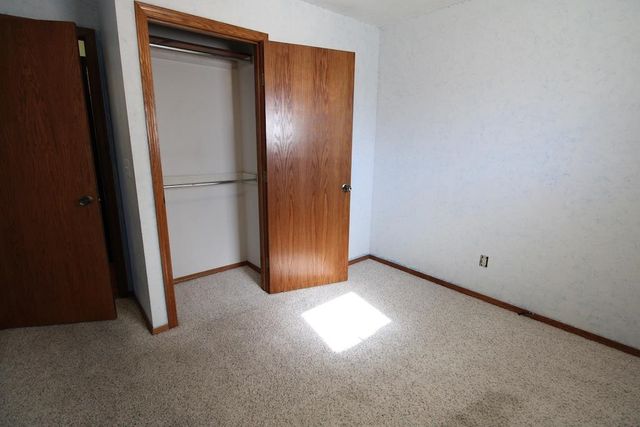 1428 Bradshaw Dr, Salina, KS 67401