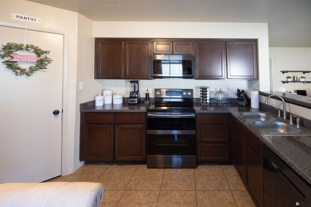 662 W 13 Pl, Somerton, AZ 85350