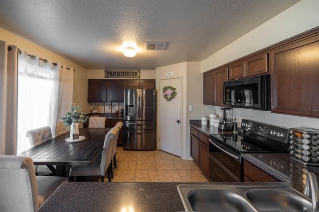 662 W 13 Pl, Somerton, AZ 85350