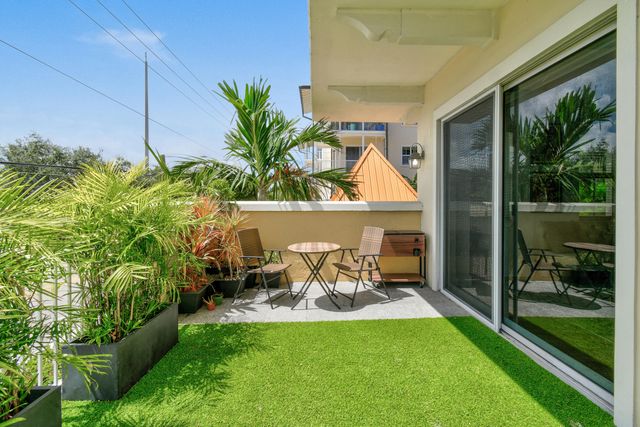 3940 N Flagler Drive 206, West Palm Beach, FL 33407