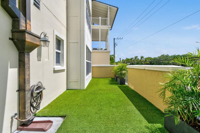 3940 N Flagler Drive 206, West Palm Beach, FL 33407