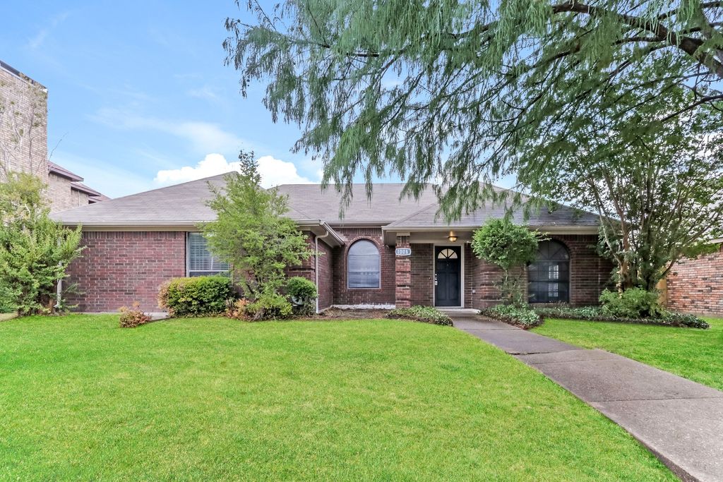 1008 Micarta Drive, Mesquite, TX 75181