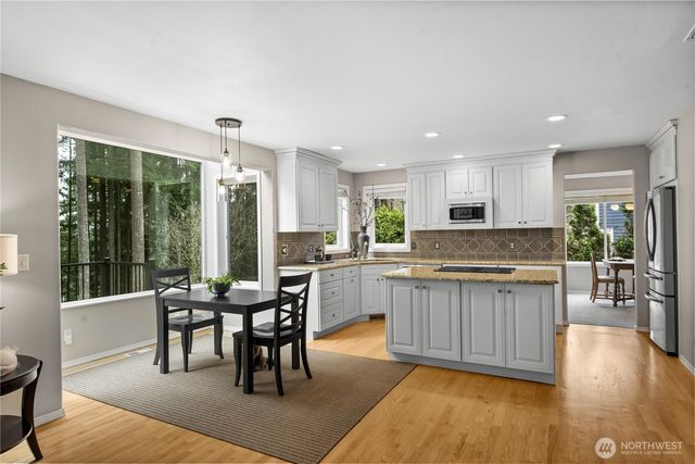 23411 SE 251st Place, Maple Valley, WA 98038