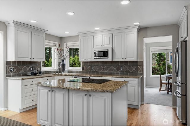 23411 SE 251st Place, Maple Valley, WA 98038