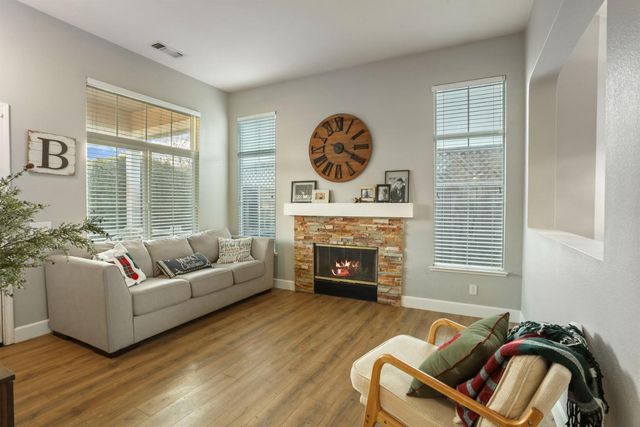 277 Fragrance St, Manteca, CA 95337