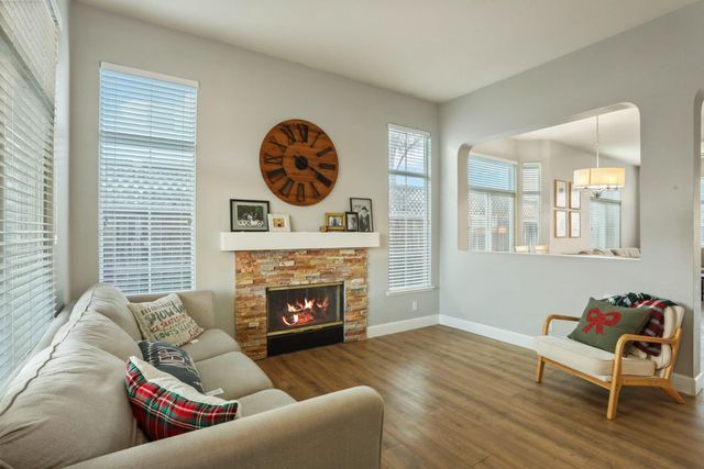 277 Fragrance St, Manteca, CA 95337