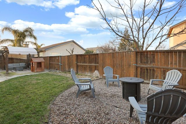 277 Fragrance St, Manteca, CA 95337