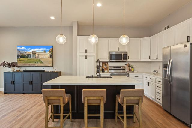 277 Fragrance St, Manteca, CA 95337