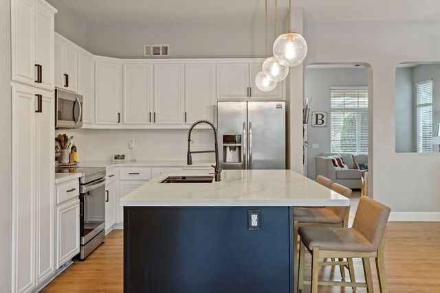 277 Fragrance St, Manteca, CA 95337