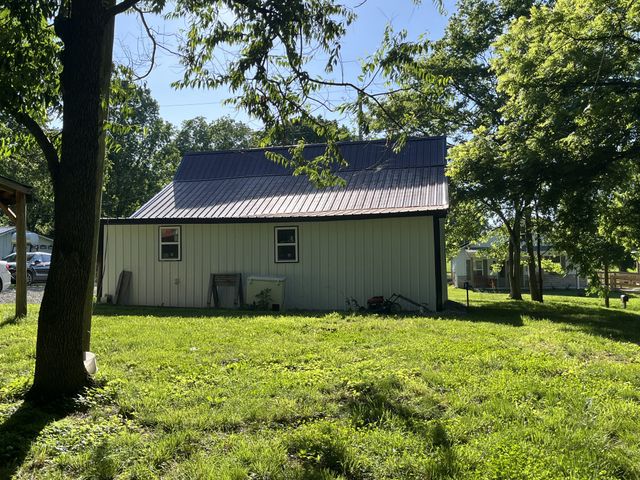 110 N Commerce St, Adams, TN 37010