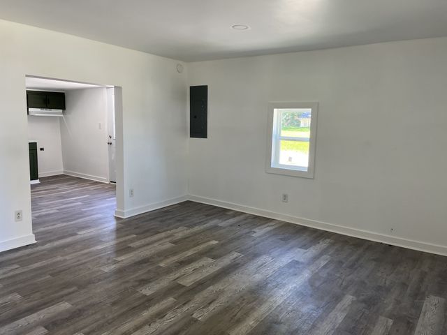 110 N Commerce St, Adams, TN 37010