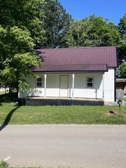 110 N Commerce St, Adams, TN 37010